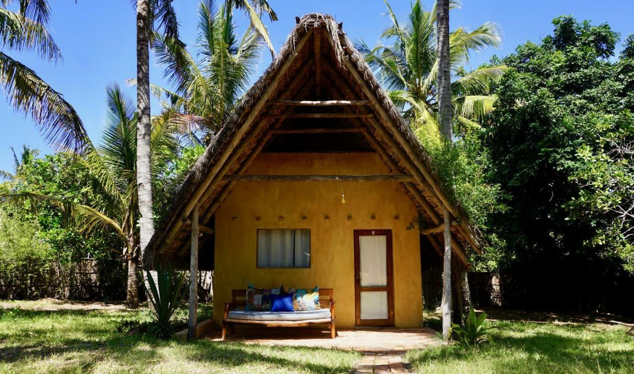 Turtle Cove Lodge And Yoga Shala Praia do Praia do Tofo Exteriör bild